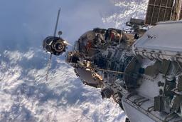 Появились эффектные кадры сближения «Союза МС-29» с МКС