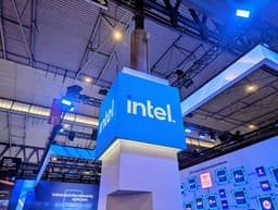 Intel подтвердила очередные увольнения в подразделении дата-центров на фоне роста акций