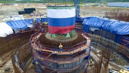 На четвёртом энергоблоке Ленинградской АЭС-2 смонтировали первое крупногабаритное оборудование