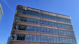 Azure впервые принесла Microsoft более $100 млрд за год, несмотря на рекордные расходы на ИИ