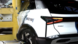 Впервые Lada получила боковые датчики удара: Lada Azimut успешно прошел краш-тест, которого могло и не быть