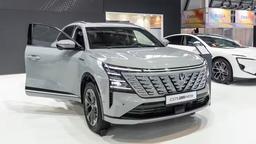 В России начали собирать полноприводный кроссовер Changan CS75 Plus New: за счет локализации этот конкурент Geely Monjaro подешевел