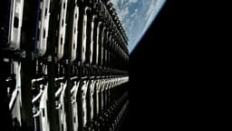 SpaceX шокирует планами: компания запросила разрешение на сеть из 100 тысяч спутников Starlink нового поколения