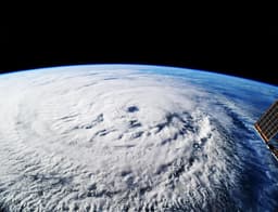 Google DeepMind научился предсказывать опасные ураганы на сутки раньше: WeatherNext удивил метеорологов