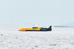 Рекорд скорости на водороде: JCB Hydromax разогнался до 654 км/ч. За рулём сидел Энди Грин — человек, первым преодолевший звуковой барьер на суше