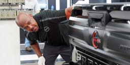 Nissan научил ИИ замечать опасные позы рабочих на конвейере