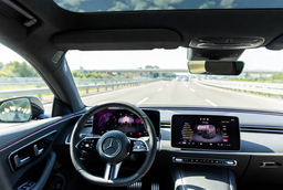 Mercedes-Benz признала ошибку: физические кнопки возвращаются