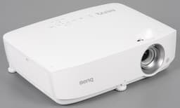 Кинотеатральный Full HD DLP-проектор BenQ W1050 начального уровня