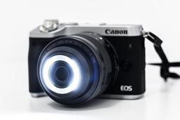 Макрообъектив со встроенной подсветкой Canon EF-M 28mm f/3.5 Macro IS STM: