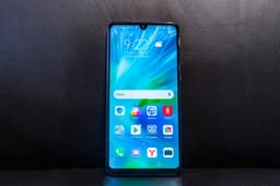Honor выпустил новый недорогой смартфон. Что интересного в Honor 20 Lite?