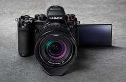 Системная беззеркальная камера Panasonic Lumix DC-S5: