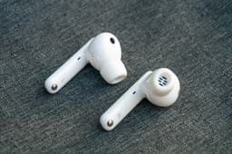 7 главных фишек TWS-гарнитуры Honor Earbuds 2 Lite