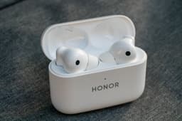 Первый взгляд на TWS-наушники Honor Earbuds 2 Lite