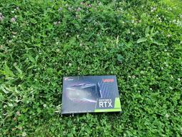 Видеокарта Сolorful iGame GeForce RTX 3080 Ti Vulcan OC-V (12 ГБ): огромная и тяжелая карта с информационным экраном, шумной СО и подставкой в комплекте