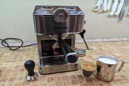 Рожковая кофеварка Redmond CM711: