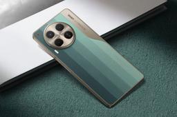Смартфон Tecno Camon 30 5G (Loewe Design Edition):
