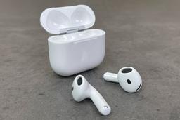TWS-гарнитура Apple AirPods 4 с ANC: