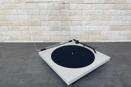 Проигрыватель винила Tone Factory Turntable: элегантно и максимально просто