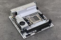 Материнская плата MSI MPG B850I Edge Ti WiFi форм-фактора Mini-ITX: