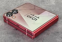Cмартфон-раскладушка Samsung Galaxy Z Flip7: