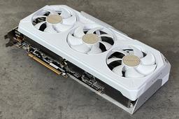 Видеокарта Gigabyte Radeon RX 9070 XT Gaming OC Ice (16 ГБ):