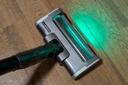 Вертикальный аккумуляторный пылесос Vitek VT-CLSAQUA Rapid: неплохая мощность, двойная щетка для пола и продолжительная работа