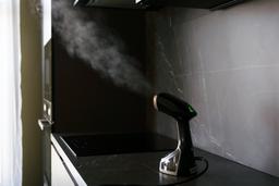 Чем освежить летние вещи: 6 ручных отпаривателей, которые мы протестировали