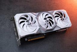 Видеокарта Acer Predator BiFrost Radeon RX 9070 XT OC (16 ГБ): белая модель с минимальной подсветкой и довольно шумным кулером