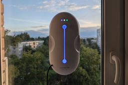 Робот-мойщик окон Polaris PRWC 3007 Wi-Fi IQ Home: необычная система движителей, быстрый режим и встроенный голосовой помощник