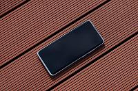 Представлен уникальный смартфон Meizu с белым экраном [Обновлено]