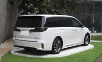 Замена Toyota Alphard вызвала настоящий бум. В первый же день оформлено более 4000 предзаказов на Dongfeng Voyah Dreamer 2024