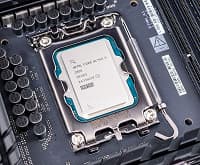Core Ultra 9 285K может и провалился в ряде тестов, но несколько новых мировых рекордов он установил. Достаточно было разогнать до 7,5 ГГц