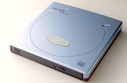Компактный CD-RW привод с интерфейсами USB 2.0/IEEE1394a от AOpen