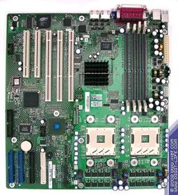 Фото дня: двухпроцессорная Intel SE7500CW2 и 2,4 ГГц Intel Xeon под нее...
