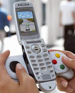 Z600 — складной телефон Sony Ericsson со встроенной камерой