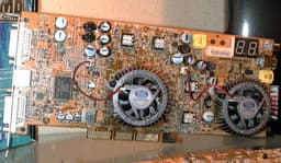 Computex 2003: Sapphire&acute;s dual ATI Radeon 9800 PRO prototype