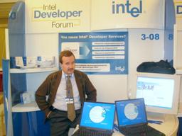 IDF Russia 2003: стенды Intel и ее партнеров