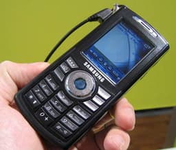 CeBIT 2005: Samsung unveils SGH-i300 and SGH-i750 cell phones