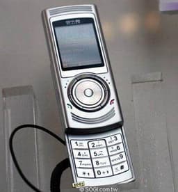 DNet DS801: iPod в телефоне