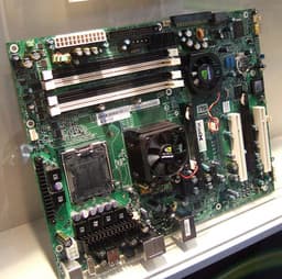 CeBIT 2007: системные платы XFX на nForce 680i LT SLI и видеоадаптеры на GeForce 7