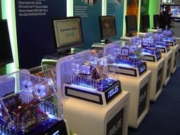Фото дня: системная плата ASUS со штатным водяным охлаждением на CeBIT 2008 