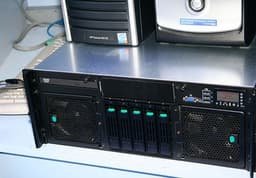 Intel демонстрирует Tulsa Xeon на LinuxWorld