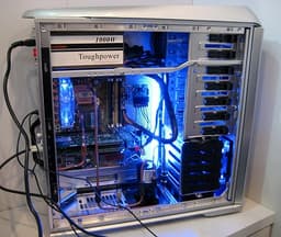 Thermaltake на CeBIT показала корпус со встроенным «холодильником» 