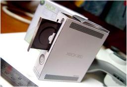 Фото дня: бумажные модели Xbox 360 и HD DVD привода