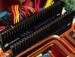 Первый взгляд на DDR3 Corsair, работающую на частоте 2 ГГц