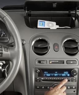 Ford, GM, Mazda снабжают автомобили возможностью подключения iPod