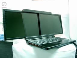 Фото дня: gScreen Spacebook — дорогой ноутбук с двумя экранами!