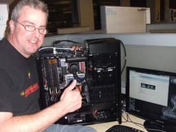 «Веселое фото недели»: система с двумя GPU NVIDIA GF100 в конфигурации SLI