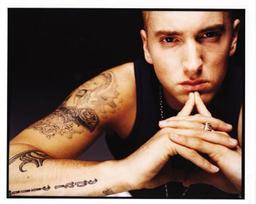 Eminem – наиболее популярный исполнитель десятилетия