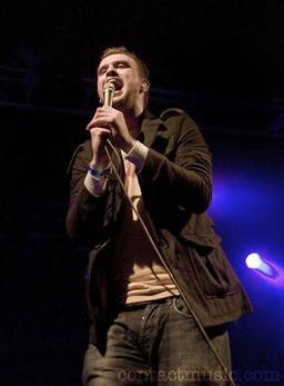 В понедельник выходит альбом A French Kiss in the Chaos группы Reverend and The Makers